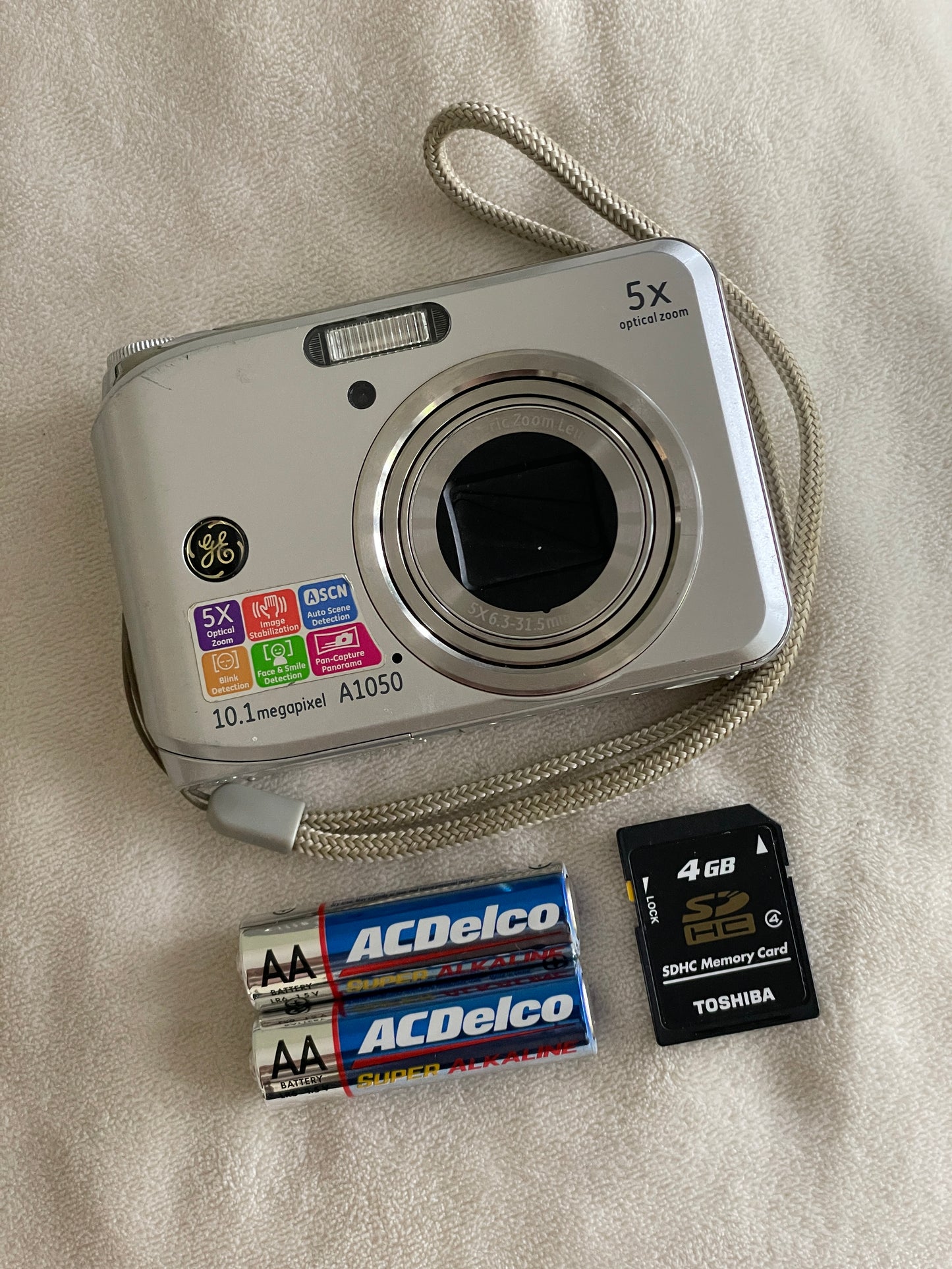 GE A1050 10.1 MP Digital Camera Bundle - Silver