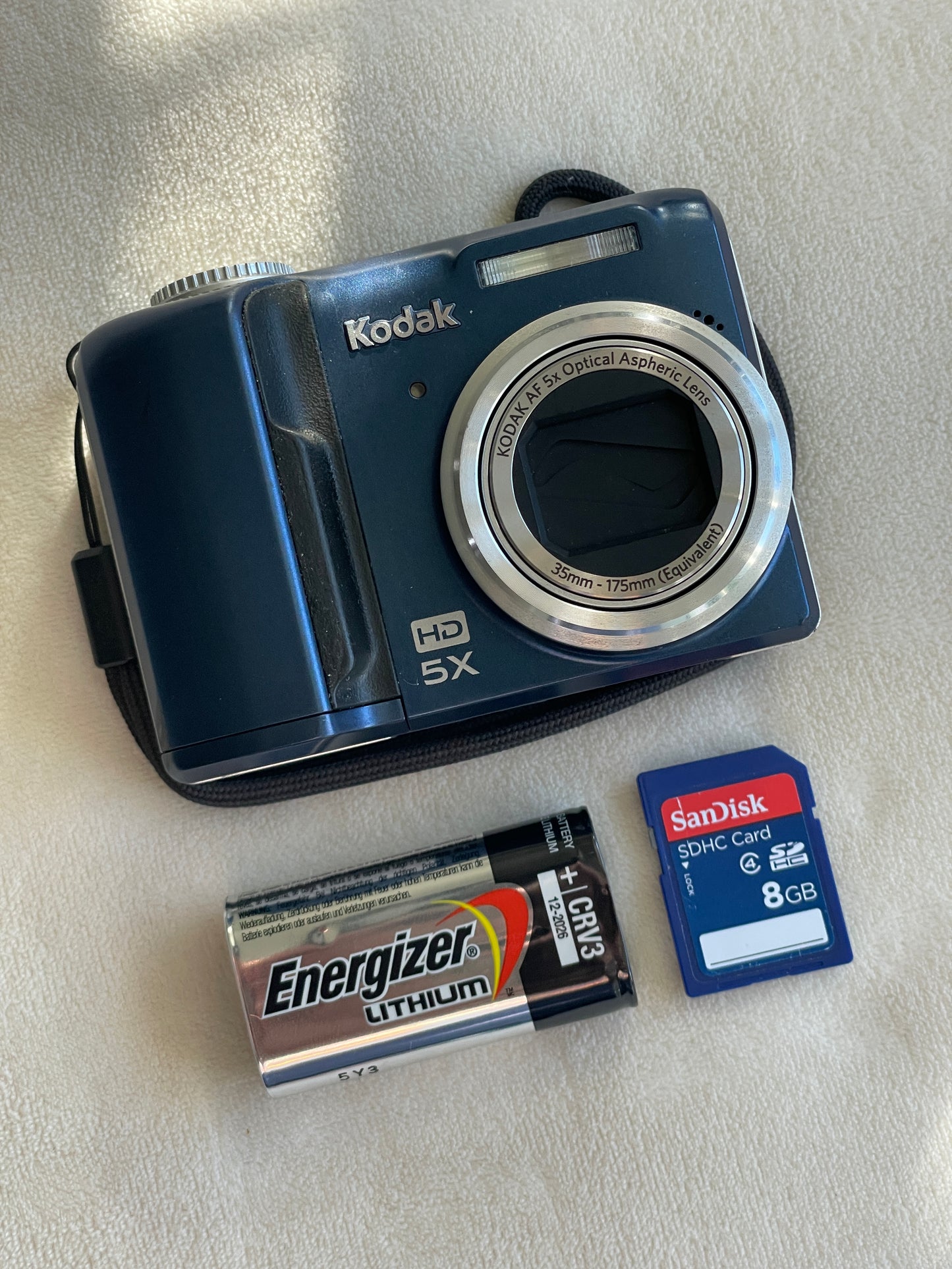 Kodak EasyShare Z1485 14 MP Digital Camera Bundle - Blue