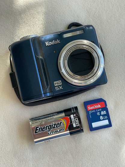 Kodak EasyShare Z1485 14 MP Digital Camera Bundle - Blue