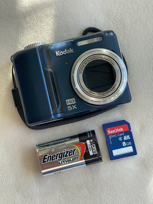 Kodak EasyShare Z1485 14 MP Digital Camera Bundle - Blue