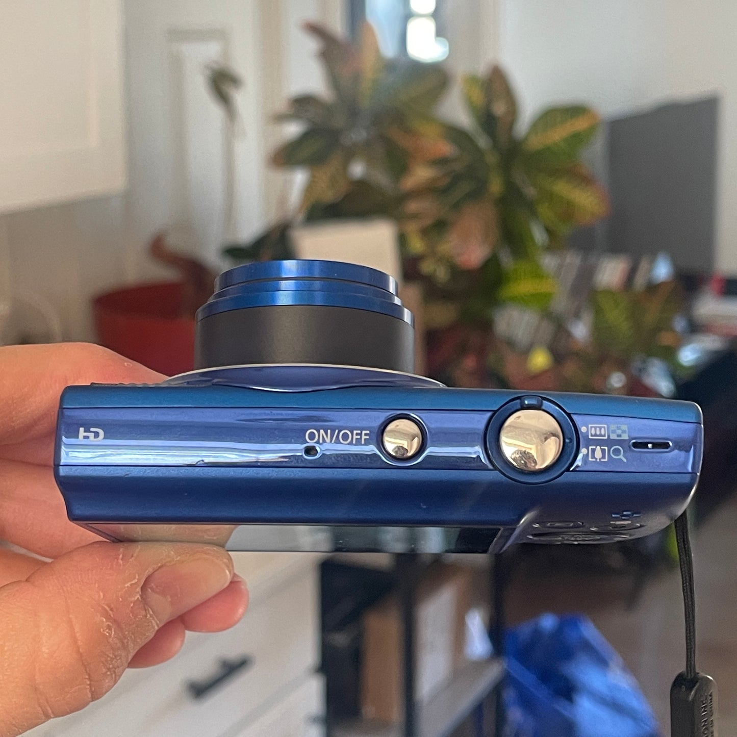 Canon PowerShot ELPH 150 IS 20.0 MP Camera Bundle - Blue