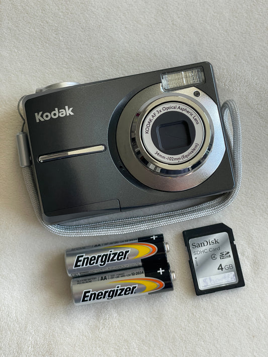 Kodak EasyShare CD1013 10.3 MP Digital Camera Bundle - Black