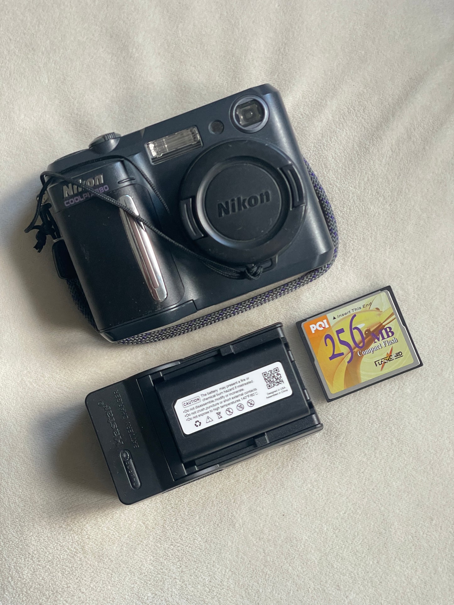 Nikon CoolPix E880 3.34 MP Digital Camera Bundle - Black