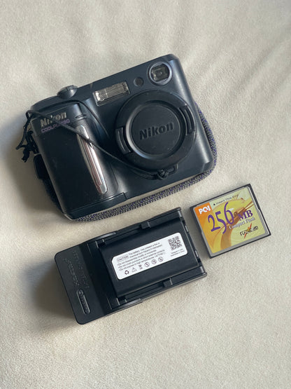 Nikon CoolPix E880 3.34 MP Digital Camera Bundle - Black