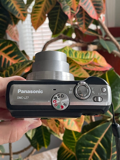 Panasonic Lumix DMC-LZ7 7.2 MP Digital Camera Bundle - Black