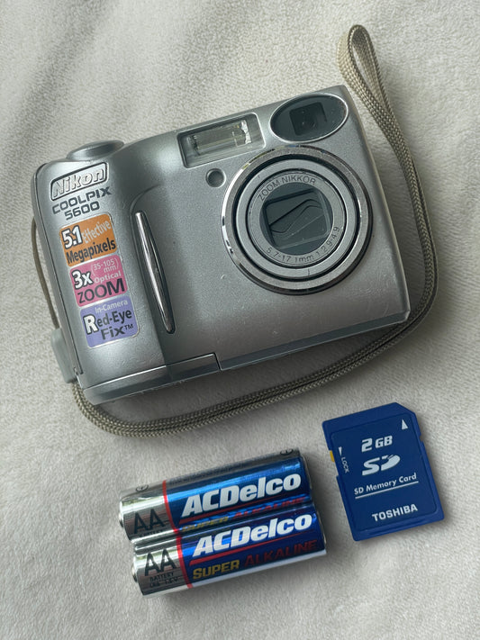 Nikon CoolPix 5600 5.1 MP Digital Camera Bundle