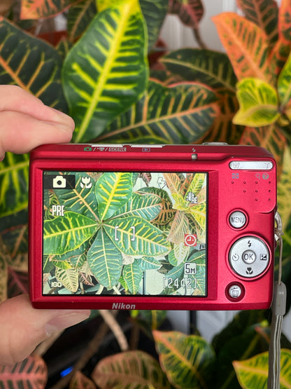 Nikon CoolPix L18 8.0 MP Digital Camera Bundle - Red