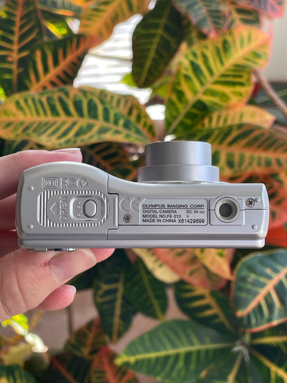 Olympus FE-210 7.1 MP Digital Camera Bundle - Silver - Complete in Box