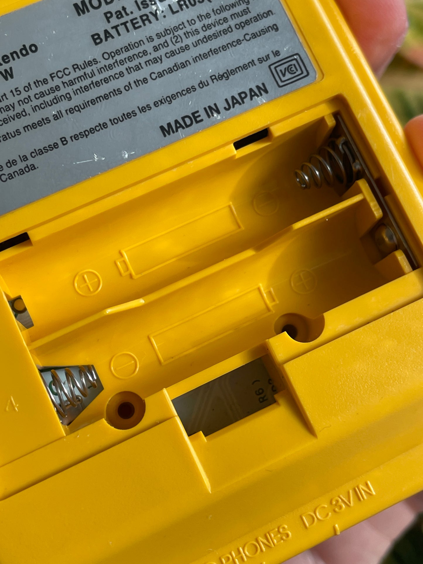 Nintendo GameBoy Pocket - Yellow w/ Kid Icarus Game