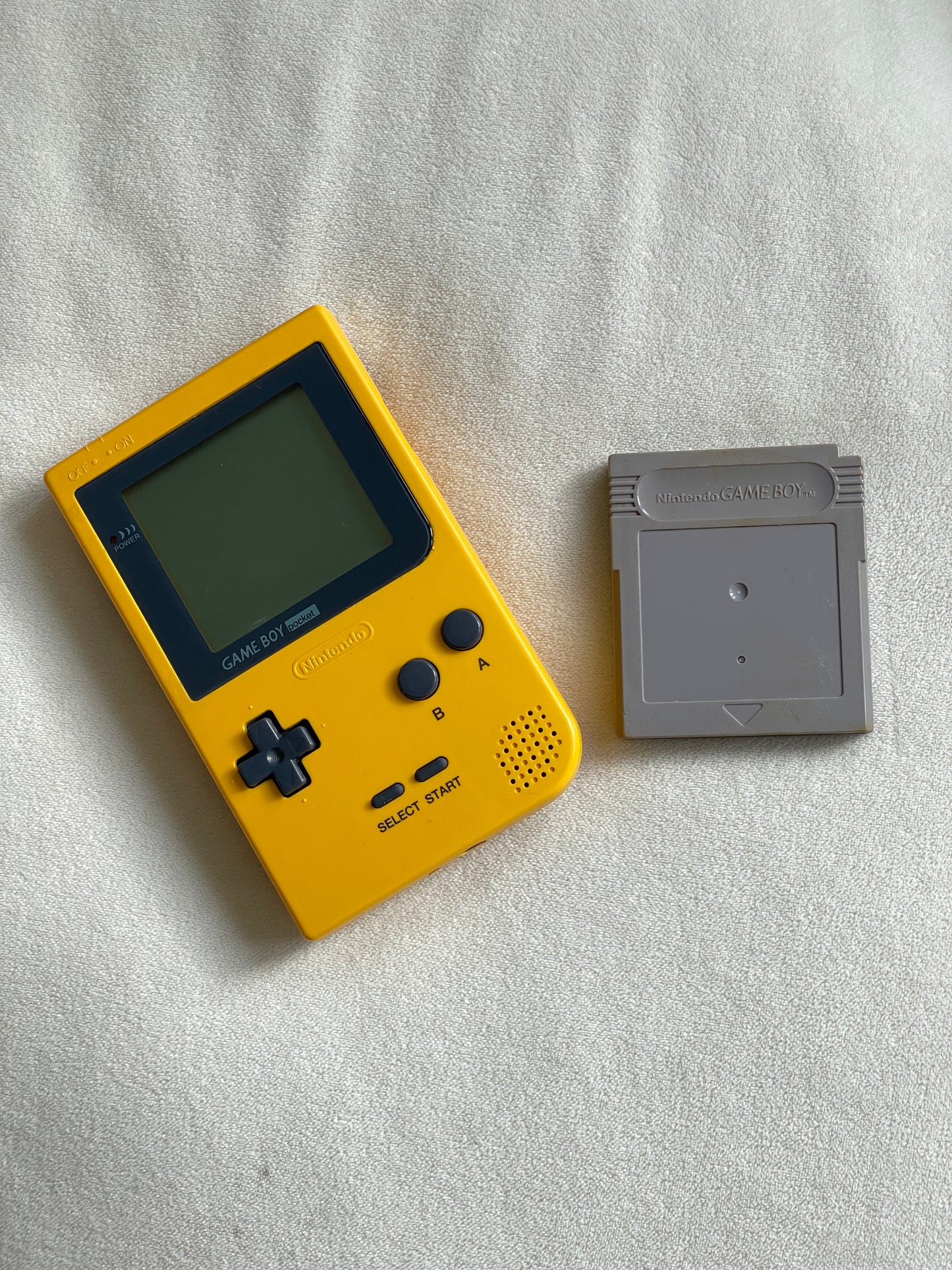 Nintendo GameBoy Pocket - Yellow w/ Kid Icarus Game