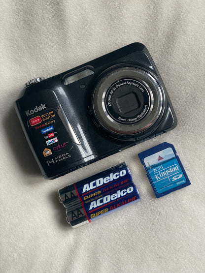 Kodak EasyShare C183 14 MP Digital Camera Bundle - Black