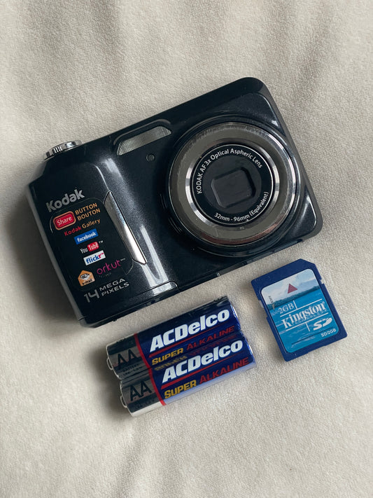 Kodak EasyShare C183 14 MP Digital Camera Bundle - Black