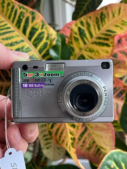 Pentax Optio S5i 5.0 MP Digital Camera Bundle - Silver