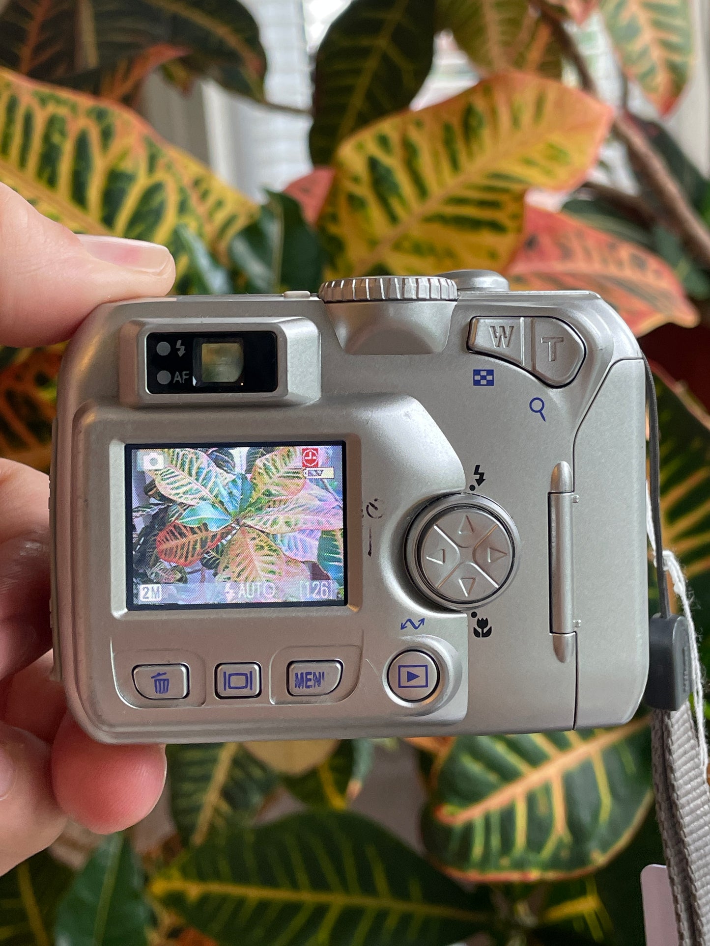 Nikon Coolpix 2100 2 MP Digital Camera Bundle - Silver
