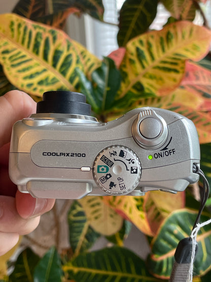 Nikon Coolpix 2100 2 MP Digital Camera Bundle - Silver