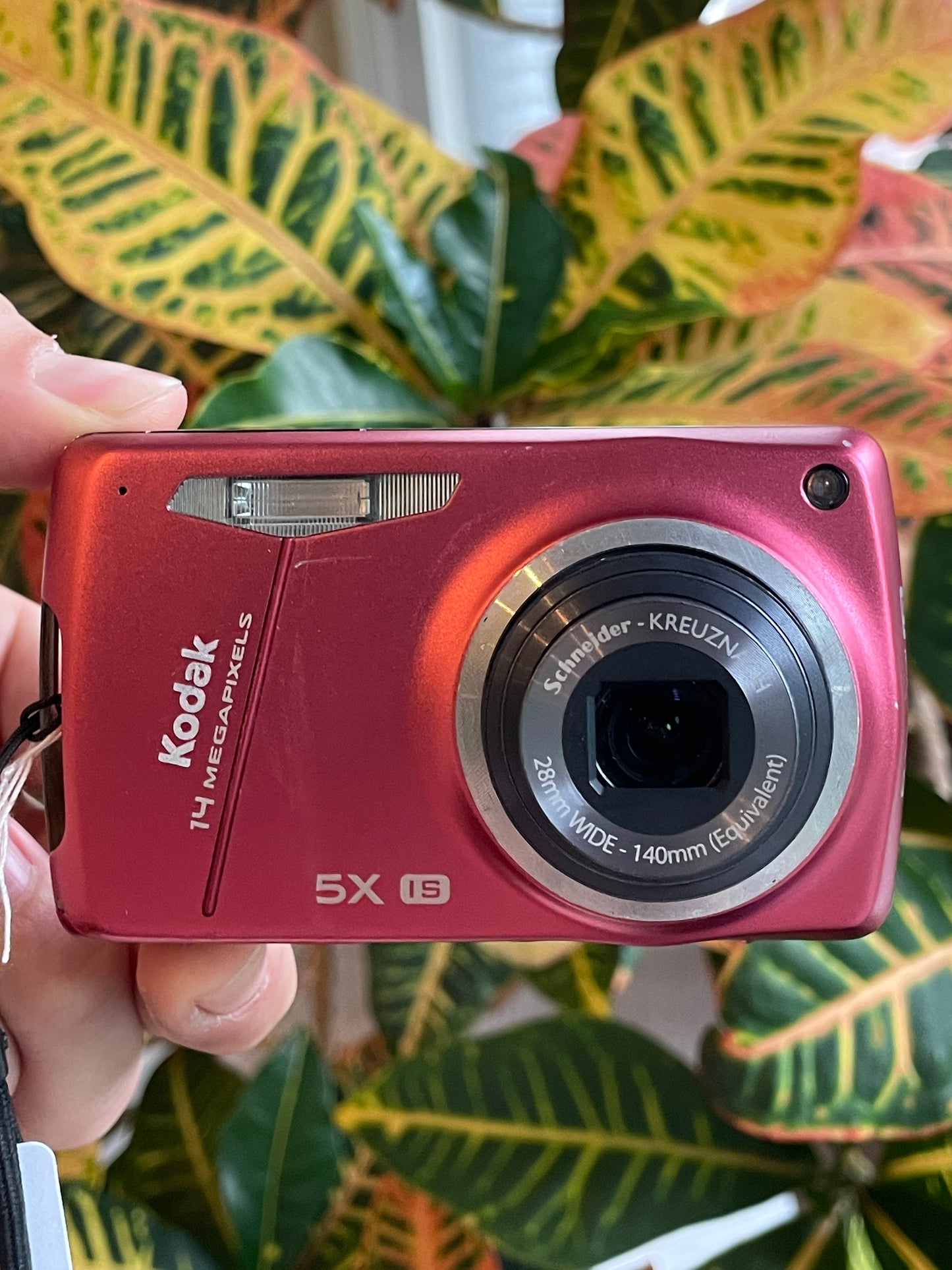 Kodak EasyShare M575 14 MP Digital Camera Bundle - Red