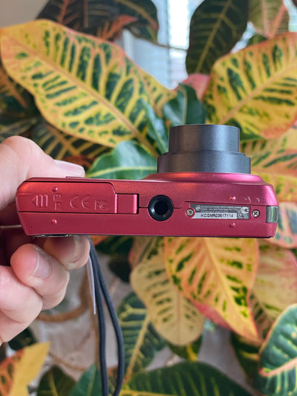 Kodak EasyShare M575 14 MP Digital Camera Bundle - Red