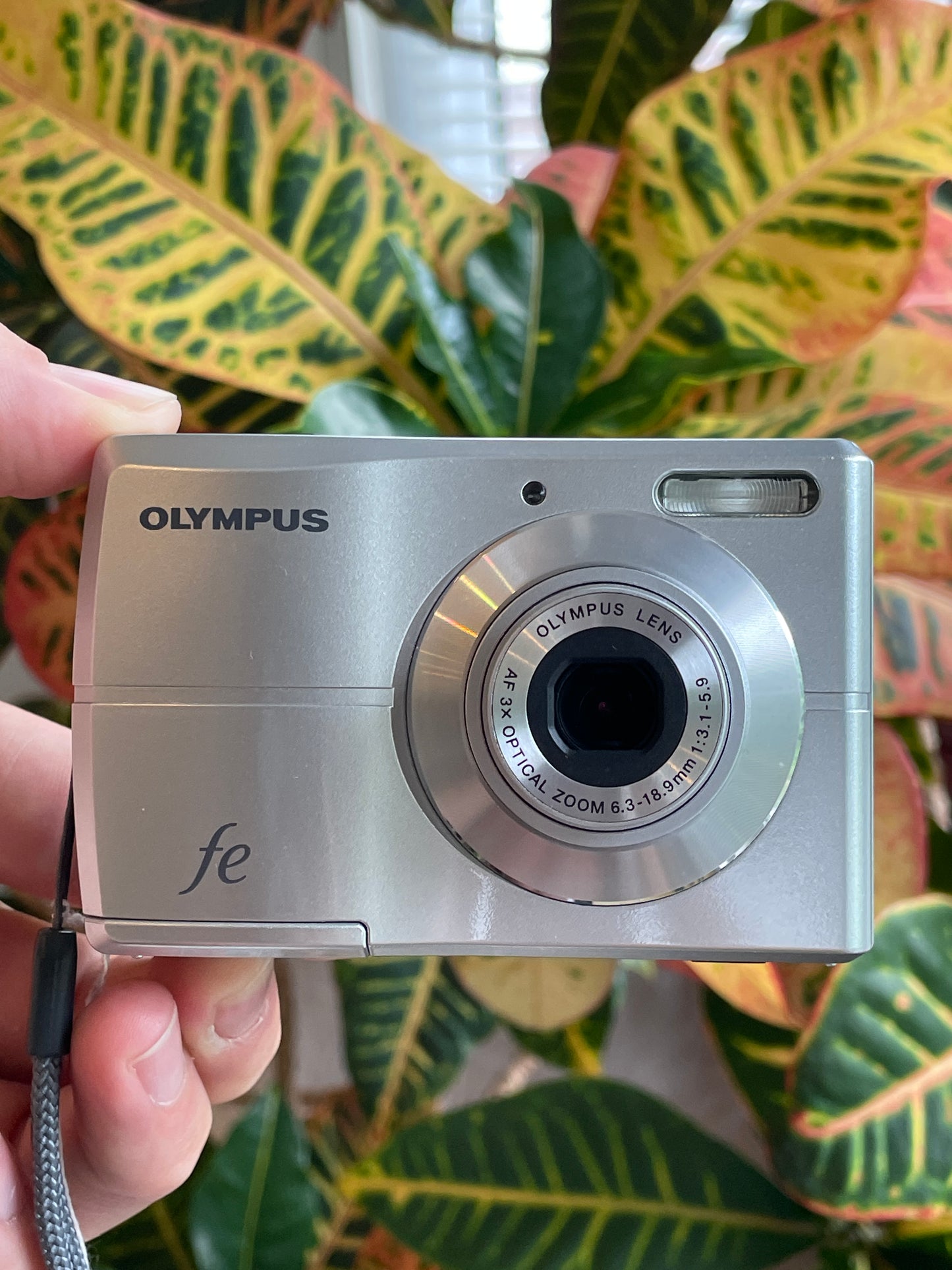 Olympus FE-26 12 MP Digital Camera Bundle - Silver
