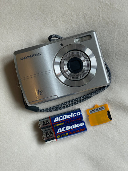 Olympus FE-26 12 MP Digital Camera Bundle - Silver