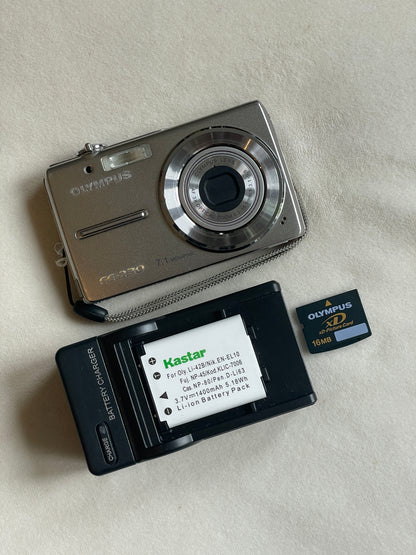 Olympus FE-230 7.1 MP Digital Camera Bundle - Silver