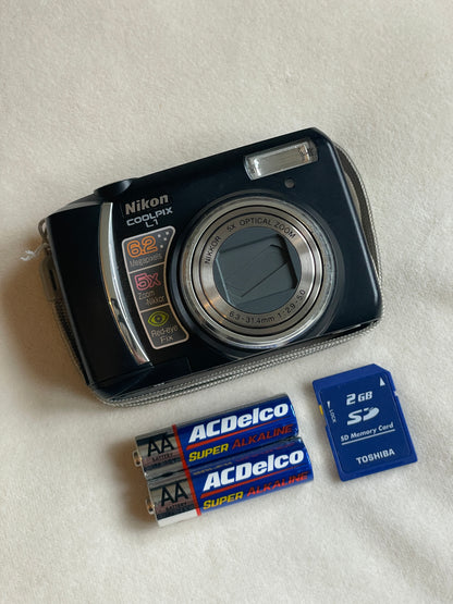 Nikon Coolpix L1 6.2 MP Digital Camera Bundle - Black