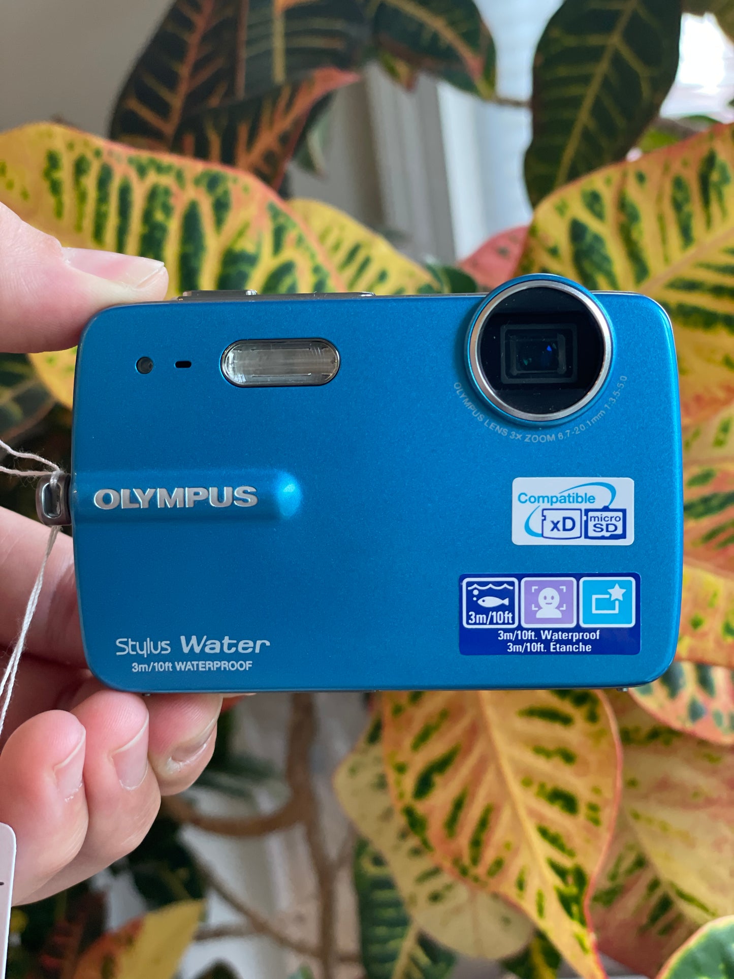 Olympus Stylus-550WP 10 MP Digital Camera Bundle - Blue - Original Box