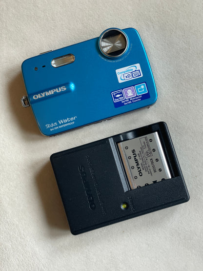Olympus Stylus-550WP 10 MP Digital Camera Bundle - Blue - Original Box