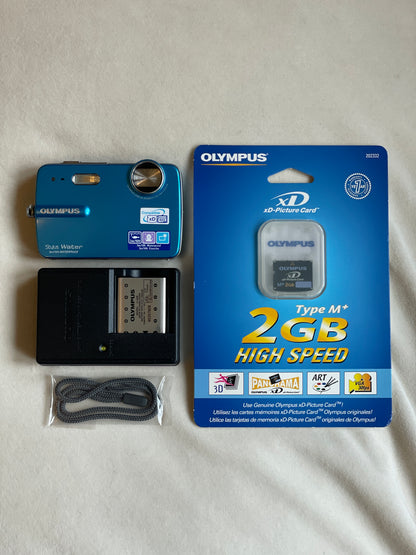 Olympus Stylus-550WP 10 MP Digital Camera Bundle - Blue - Original Box